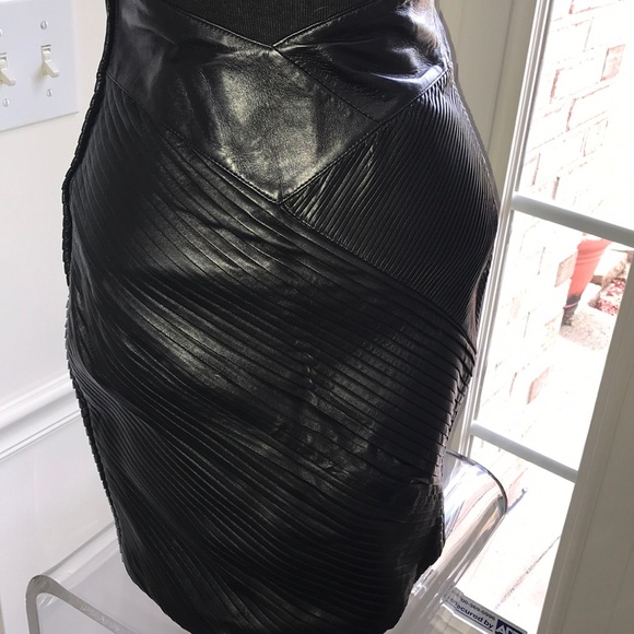 Hannah’s Pang Leather Skirt - Picture 3 of 8